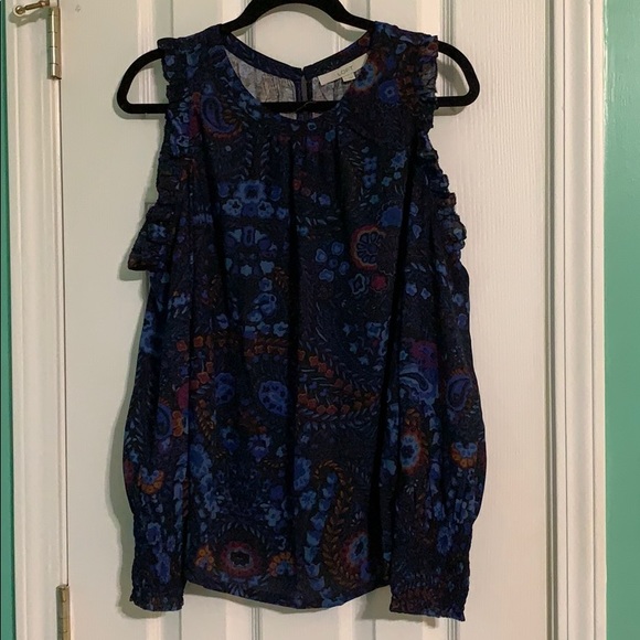 Cold Shoulder Loft Blouse - Picture 4 of 5